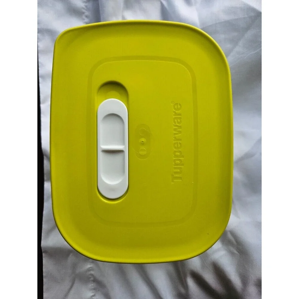 Tupperware‎ Fridgesmart  Small Deep Container 1.8 L ~ 1 3/4 Qt